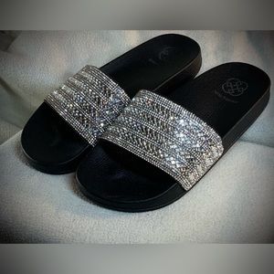 Size 9,Rhinestone (Daisy Fuentes) Slides , Black